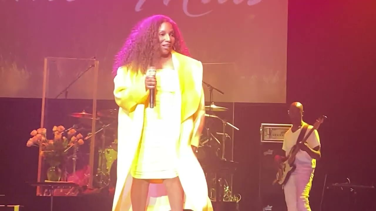 Stephanie Mills live in Hammond, IN  11/11/22.I do not own the copyright to this video or music.