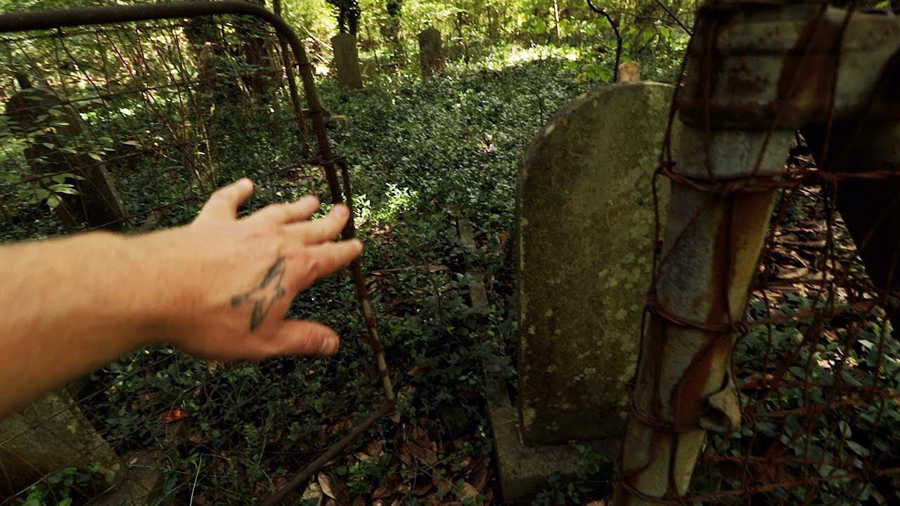 EERIE Family Cemetery DEEP in WOODS - Metal detecting a Confederate Colonel Homesite