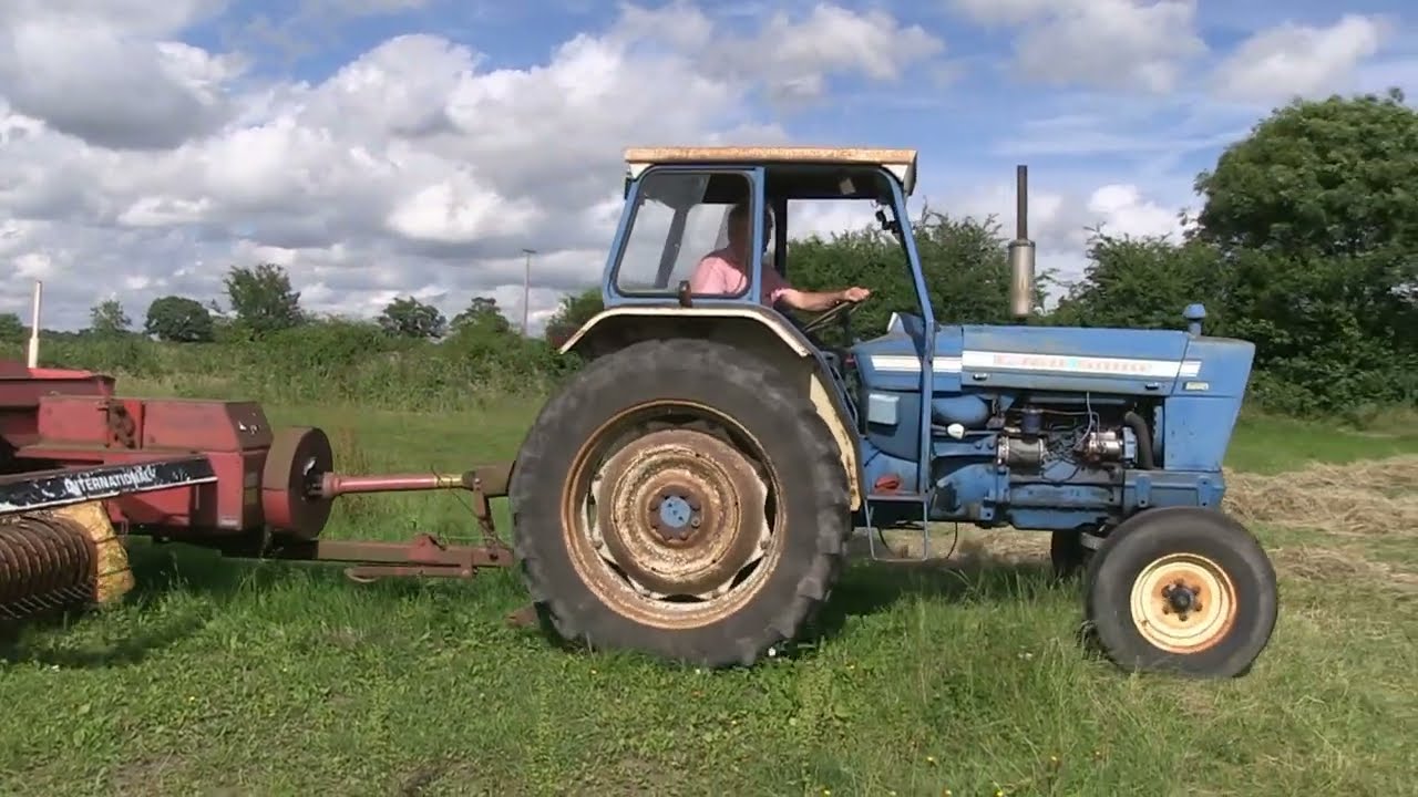 FORD 5000 AND IH 445 BALER