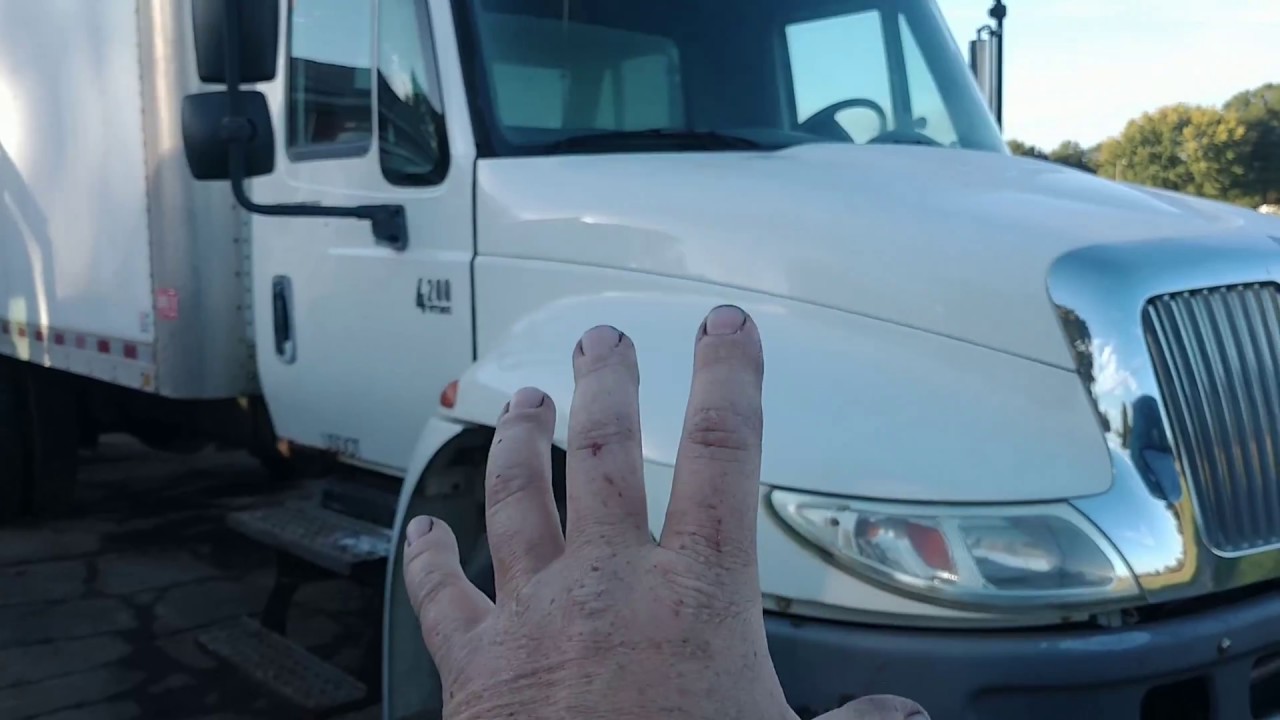 REMOVING A 20' BOX OFF AN INTERNATIONAL