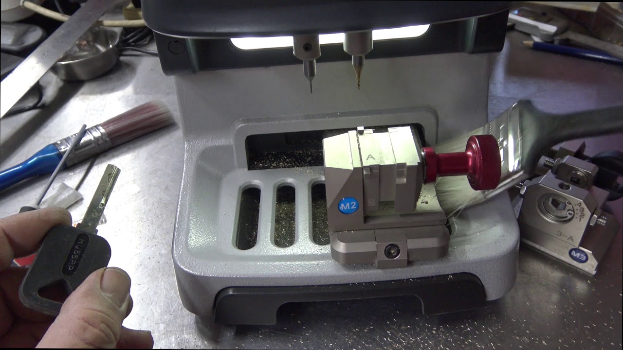 Xhorse Condor Dolphin XP-005 Key Cutting Machine Review