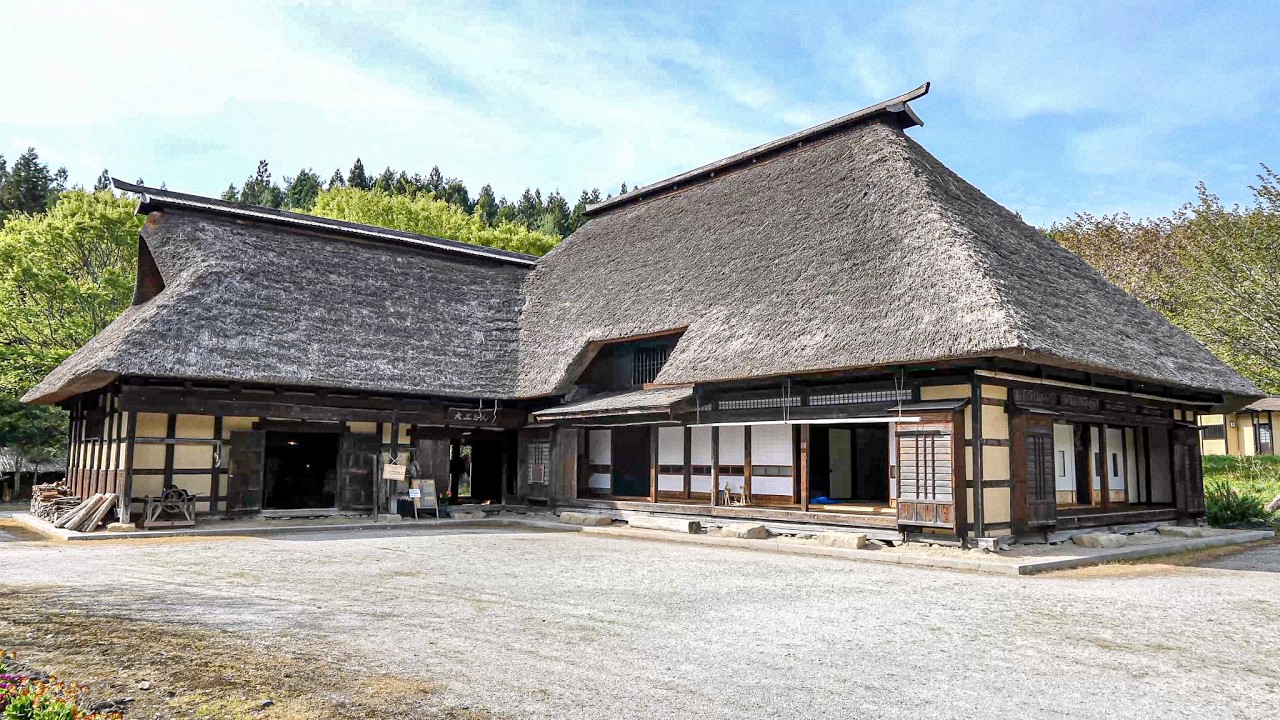 A 95-year-old master straw sandal maker:A wonderful craftsman of Japan &mdash; and How to Make It