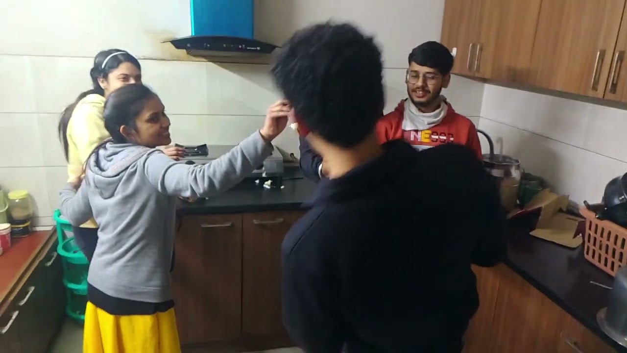 Happy birthday song#birthday  doston ke #viral sath chil#funny  karte hue 😆#comedy 
