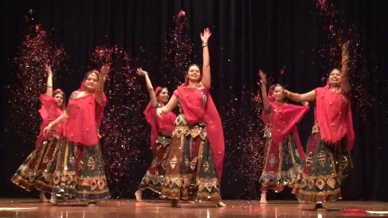 Rajasthani dance - holiya ma ude re gulal | Ila Arun