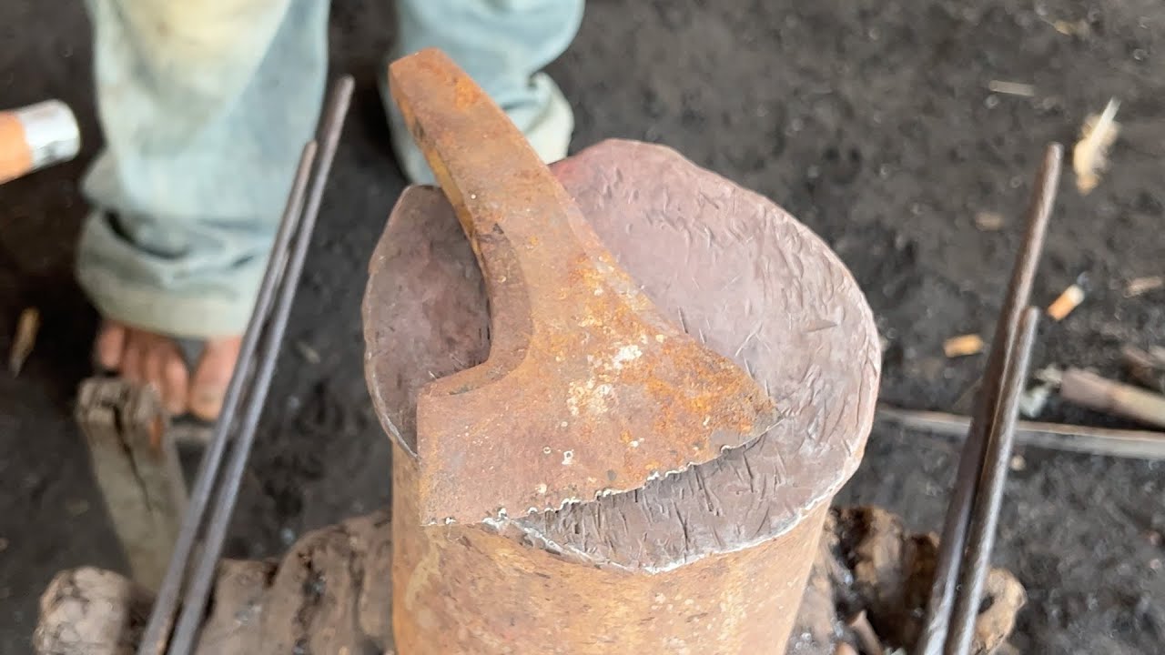 Axe Making - Forging A Powerful AXE From The Rusty Axe