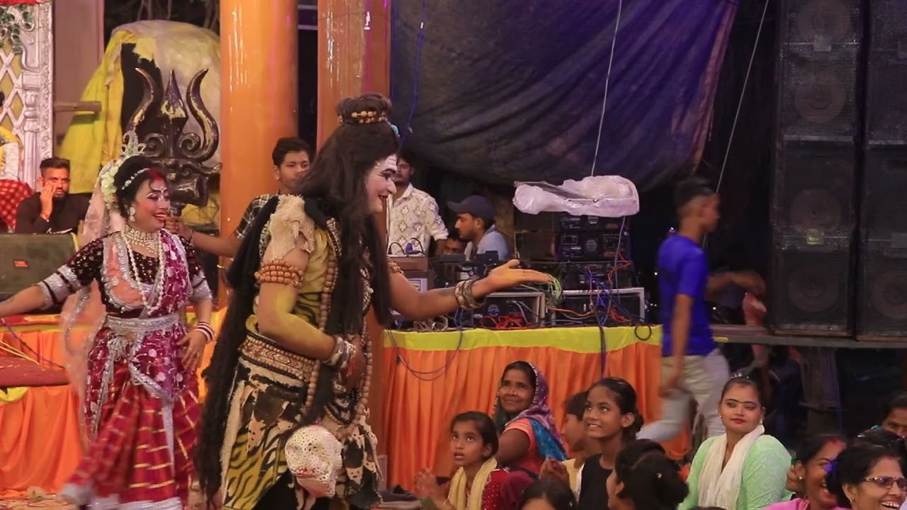 भोलेनाथ और पार्वती माता की बहुत ही सुंदर झांकी।। गौरा भांग रगड़ के दे दे देर लगावे क्यों।।