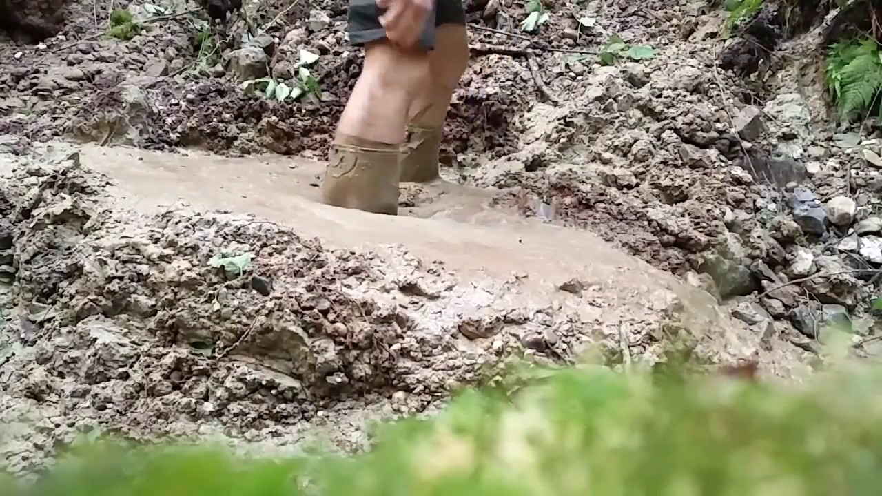 Testing out my nora anton wellies in sticky mud