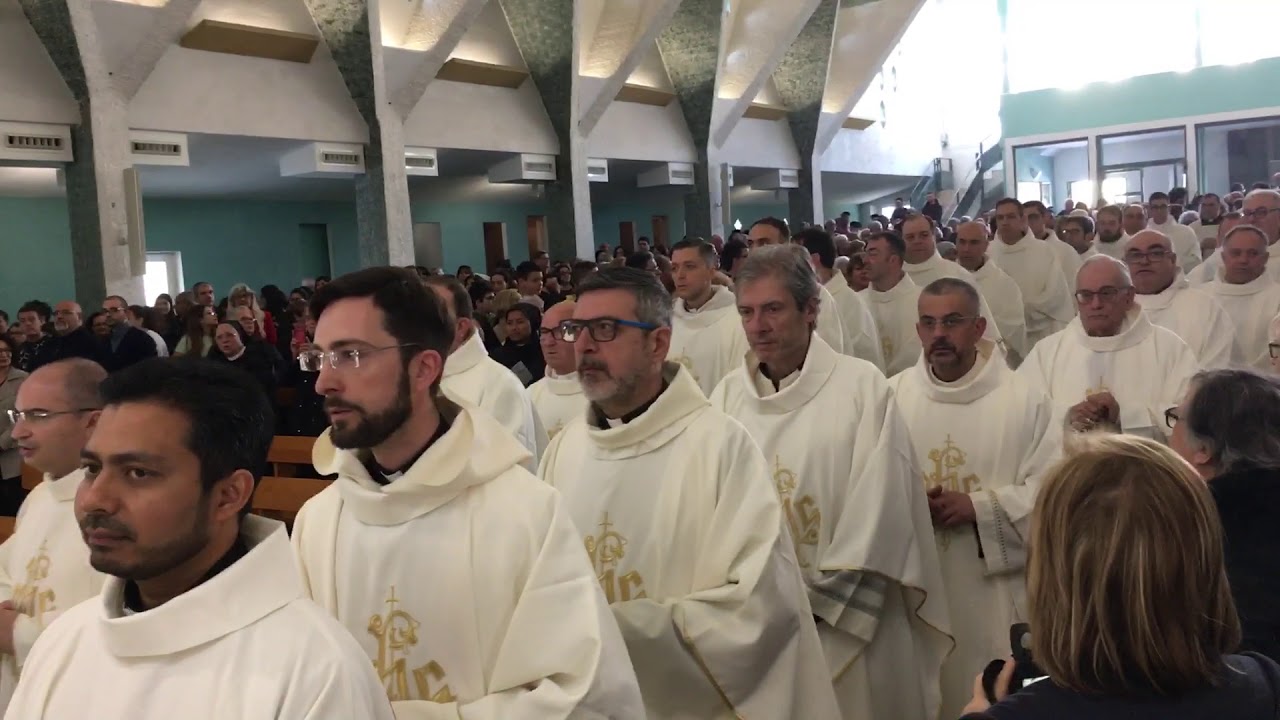 INIZIO MESSA CRISMALE 2019 CONCATTEDRALE TARANTO