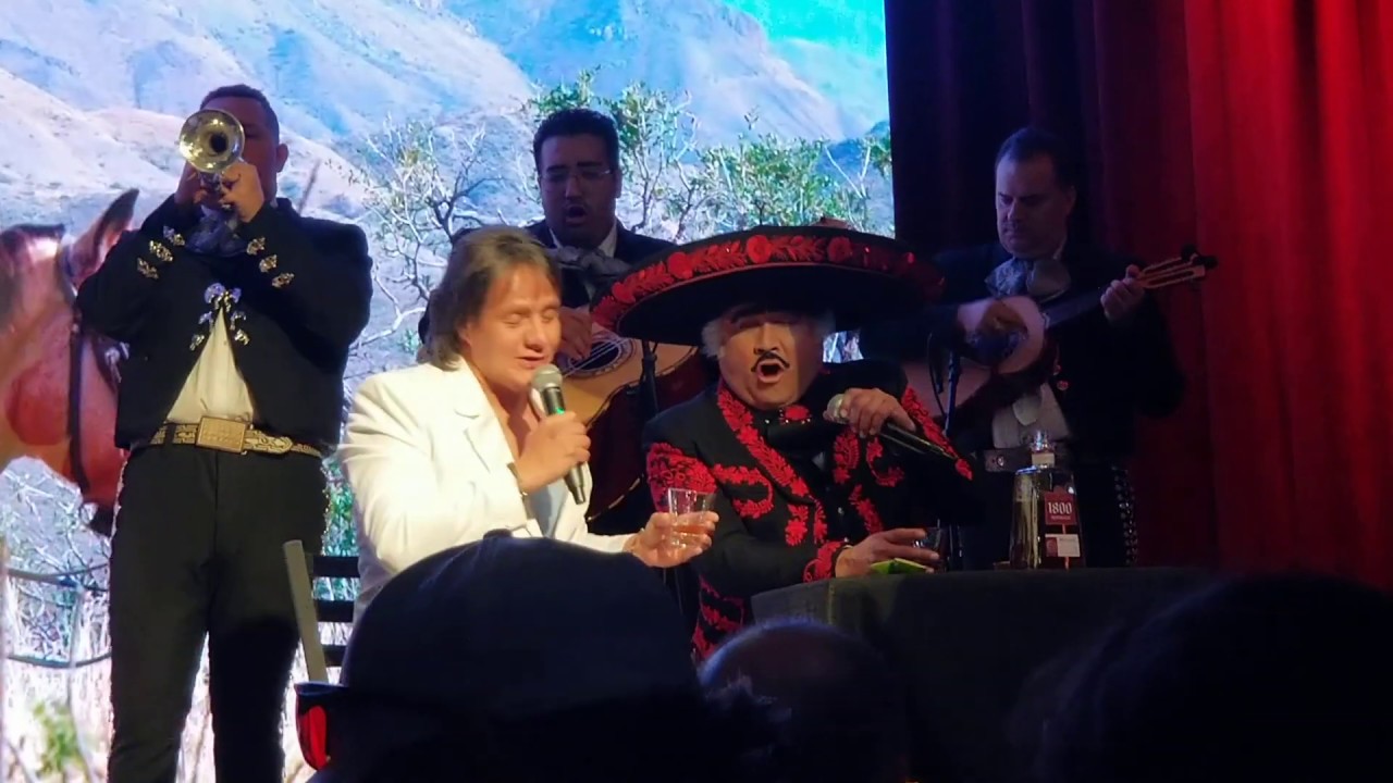 EL MEJOR IMITADOR DE VICENTE FERNANDEZ Aunque Mal Paguen Ellas con Roberto Carlos