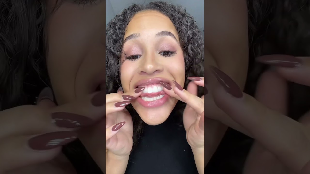 Diamond Whitening Strips that dissolve in minutes, leaving you with a radiant smile! 💎