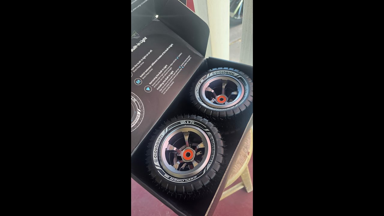 Cloudwheel Explorer 135 vs Mad wheels 125