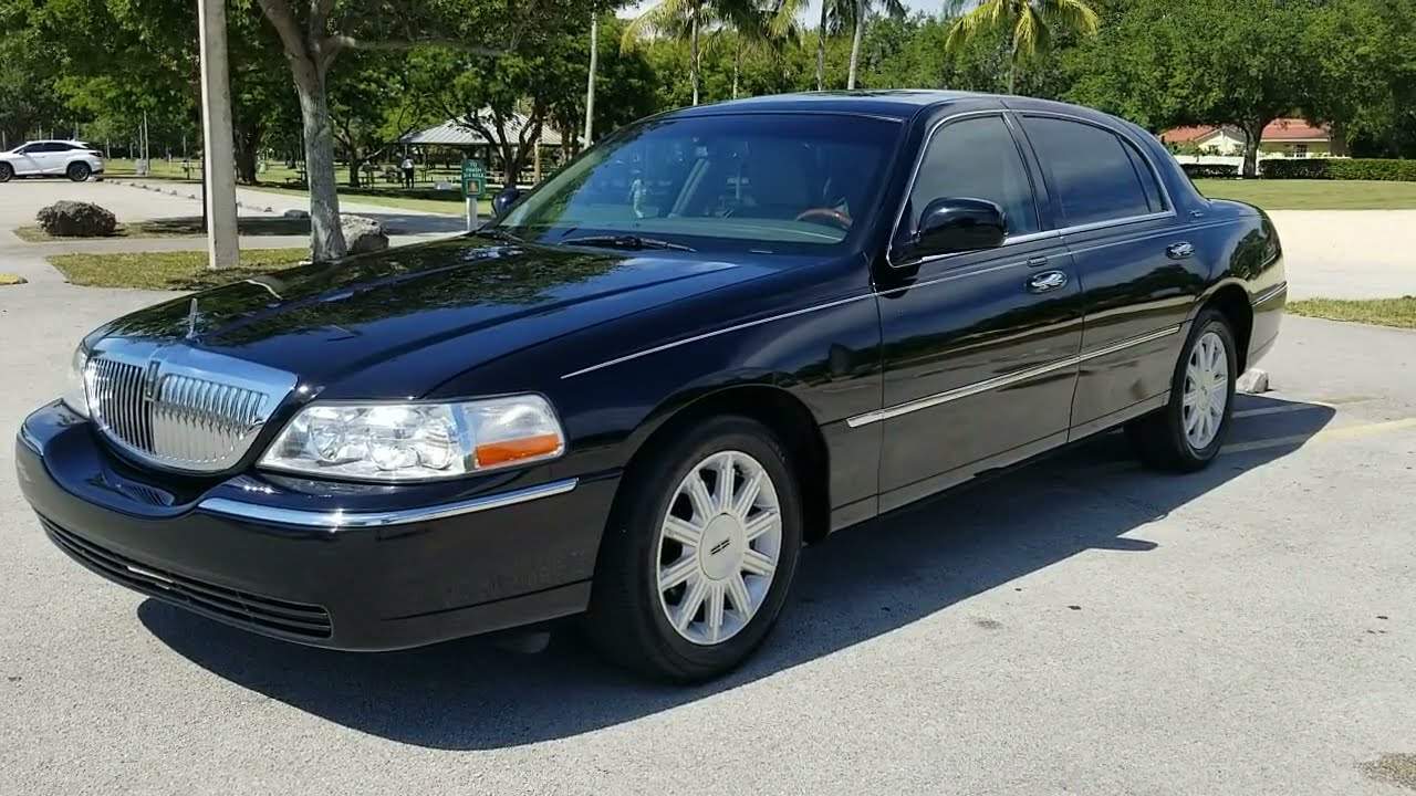 2011 Lincoln Town Car Signature Limited Sedan