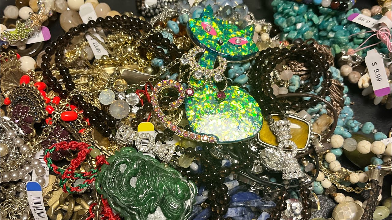 Jewelry Jar Unjarring ! Vintage jewelry! Savers jewelry Jar finds!