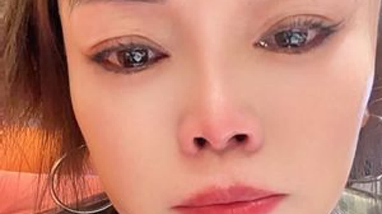 我亲爱的二姐，你生病三年以来，这三年各式各样的折磨都受尽了，现在你去了天堂应该你好好的重新过你的新生活，把自己照顾好，不要再有病痛了。你不要再受折磨了，有钱就花。该吃就吃，该喝就喝，一定不要太节...