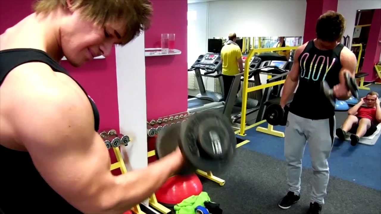 Teen Aesthetic Bodybuilder and his monday workout - 17 years old