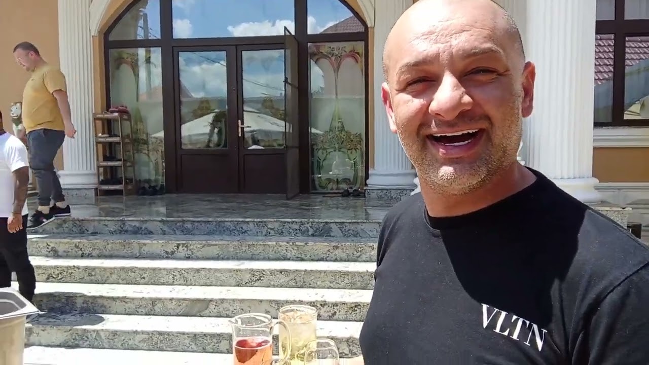 Nepoții puternici sărbătoresc ziua mamei lor , @AlindelaStrehaia  @LeodelaStrehaia