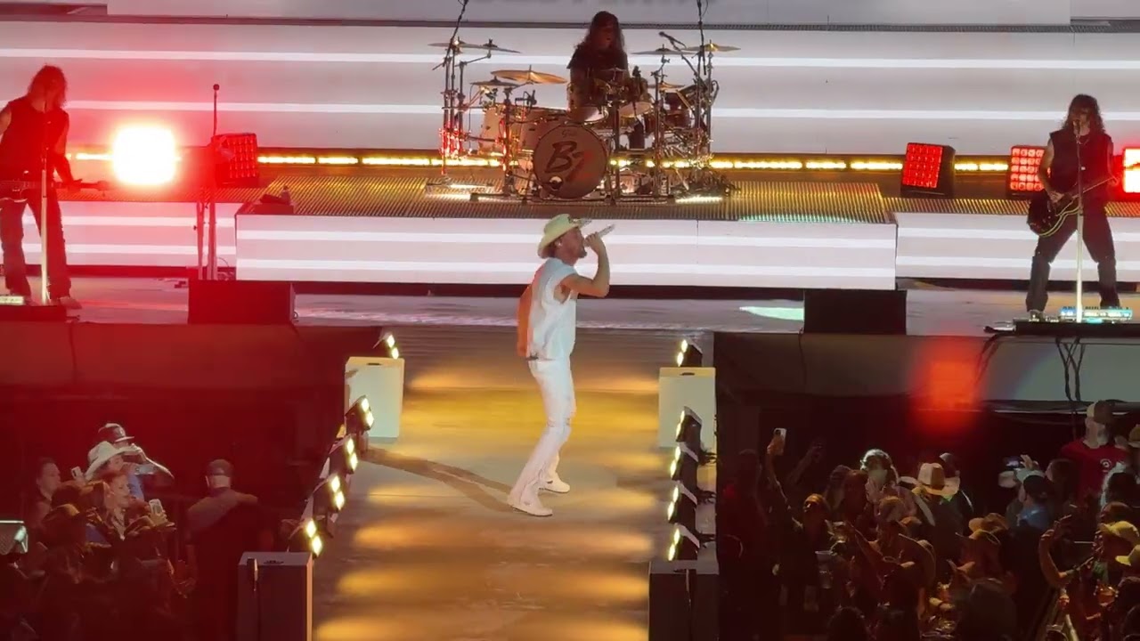 Bailey Zimmerman entrance at Cheyenne Frontier Days 2025