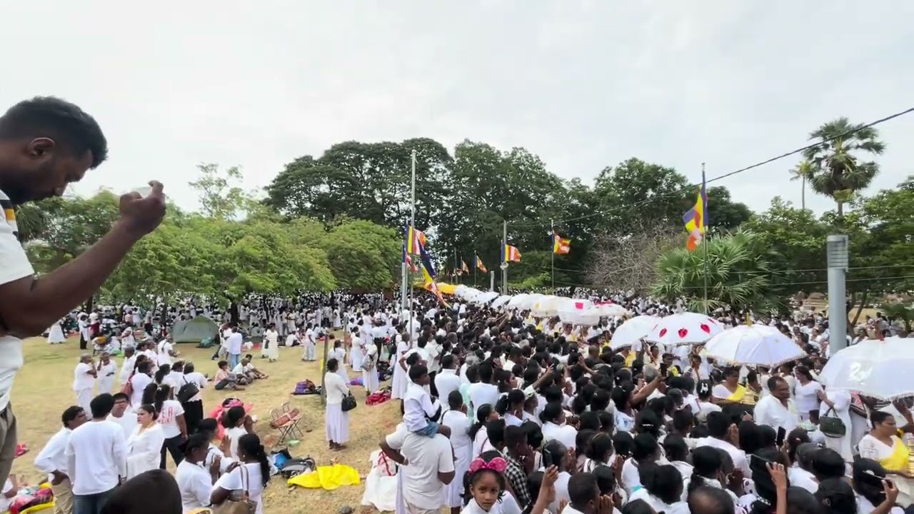 රුවන්වැලි මහා සෑයේ බුදු රැස් විහිදීම🙏🙏🙏