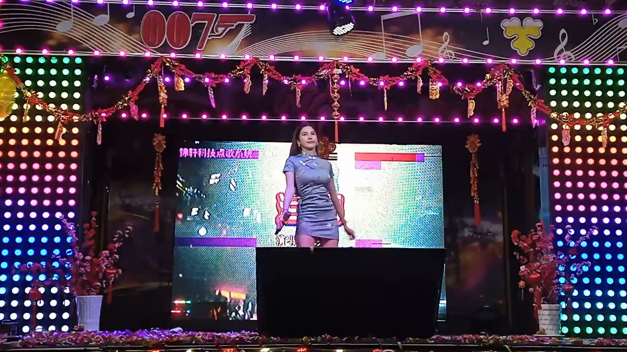 23/2/2026。皇后007露天卡啦OK美食中心。演出歌手：小Yuki小姐。演唱歌曲：泪海。