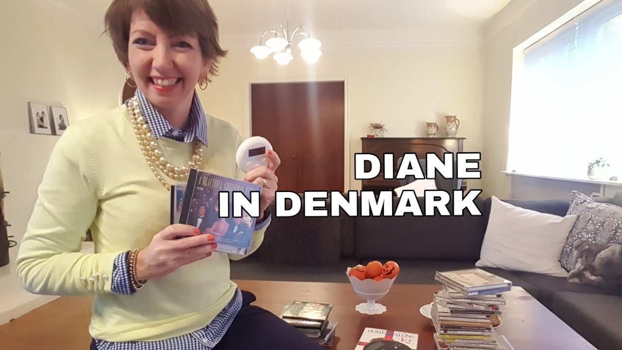 10 minute declutter in Flylady Zone 5 (the living room)!