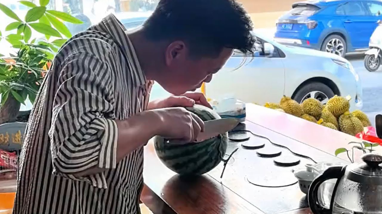 现在乞讨这么直接吗，看完不笑算我输 #万万想不到#funny #沙雕