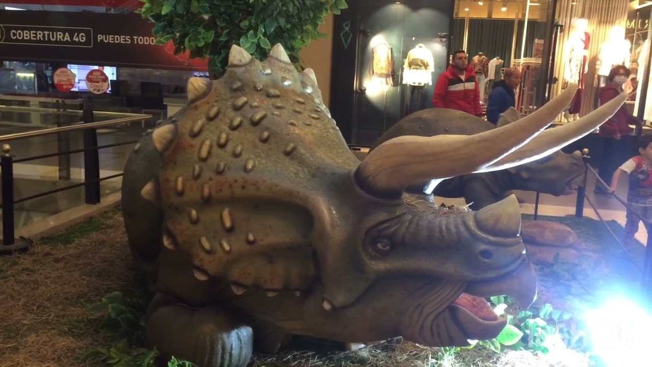 Dinosaurios en titán 😁😁😁😁