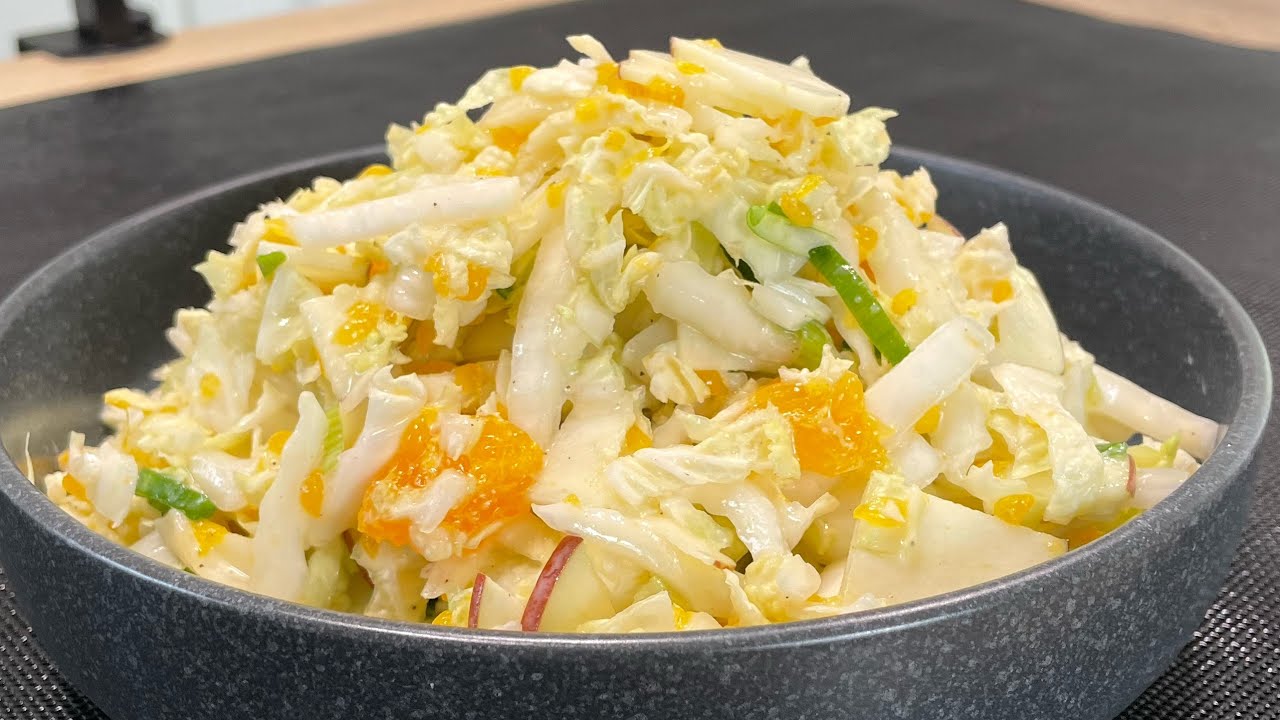 Салат из китайской капусты с яблоком и мандарином