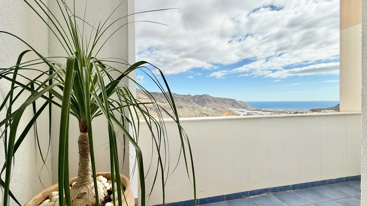 Piso con vistas al mar en venta en La Envía Golf (Almería)