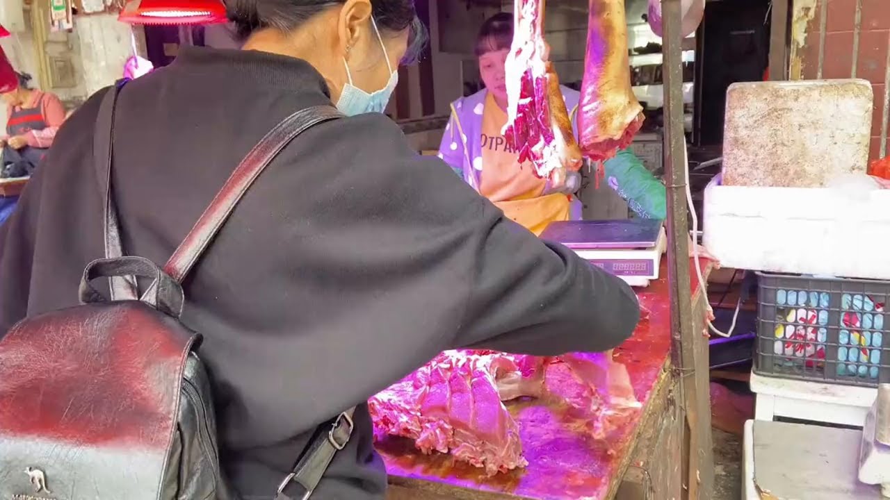 婆媳合作烧的家常菜味道不错，儿媳说出的育儿困扰，到底该咋办？请大家支支招#日常vlog #家庭日常 #家常菜 #育儿难题 #养娃不易