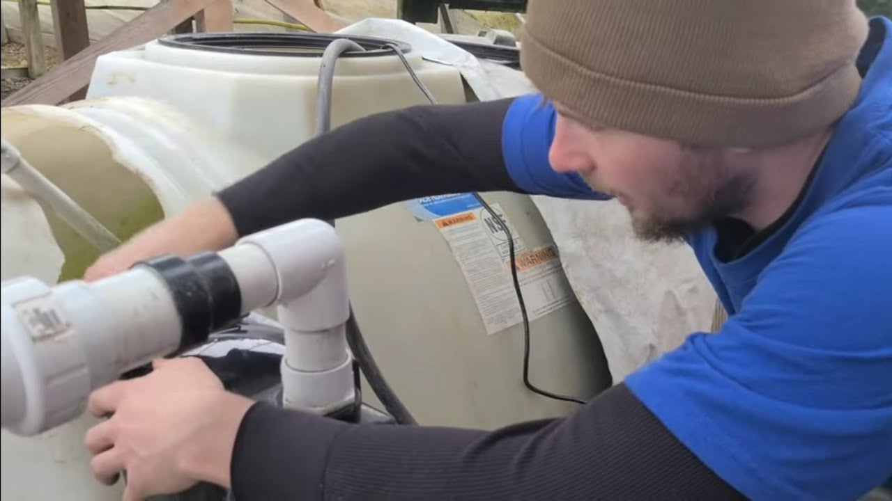 HYDROPONIC RESERVOIR TANK CHANGE AND CLEAN.