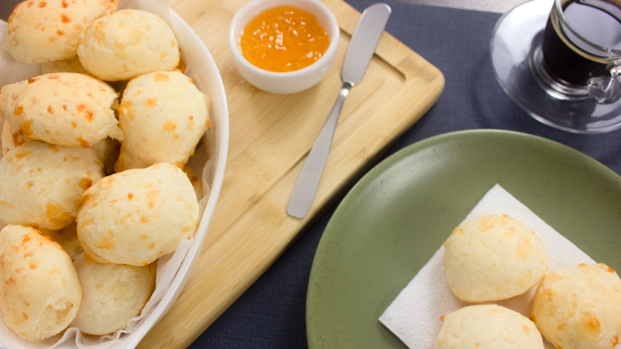 Pão de Queijo com apenas 4 Ingredientes Fácil, Rápido e Delicioso
