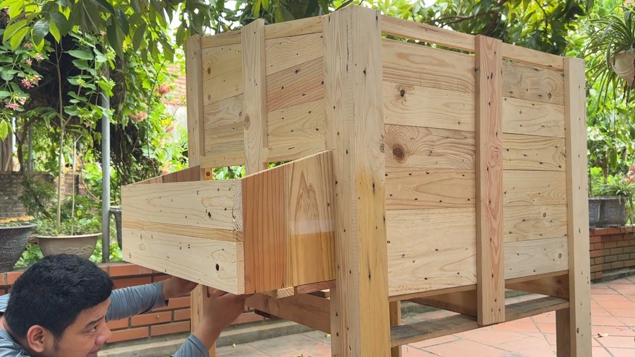 From Old Pallets to Chicken MANSION: A Great DIY Idea You Can Try!