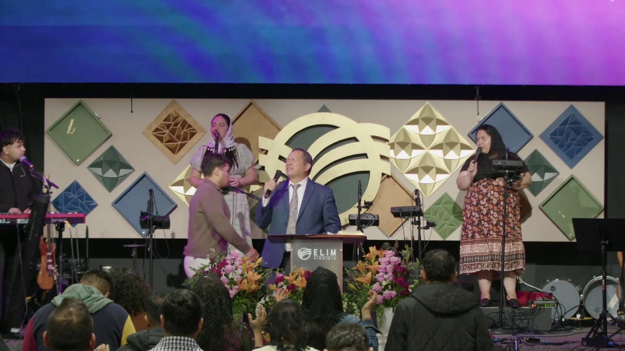 Momento de oración y Culto de Líderes