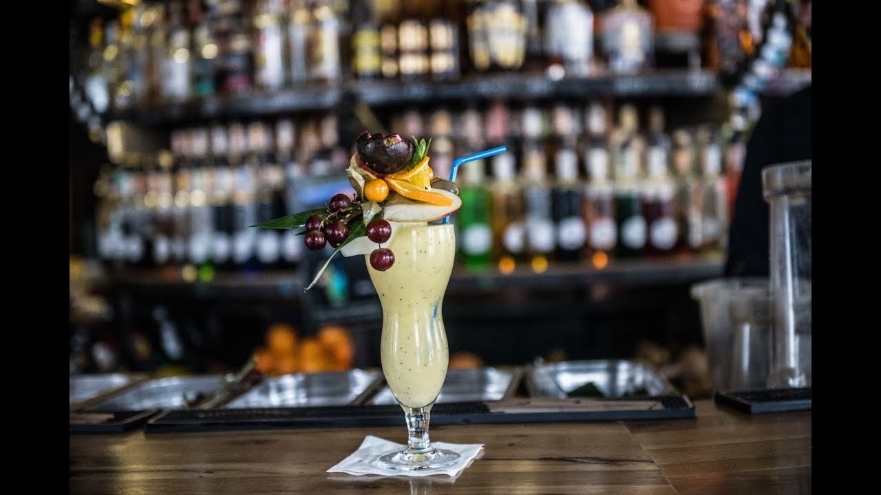 Przepis na owocowy koktajl. Jak zrobić drink z marakui?