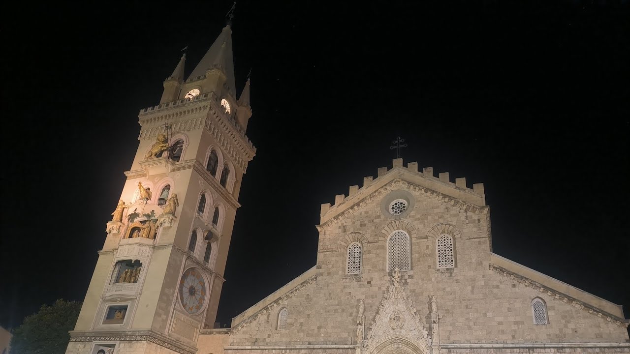 جولة ليلية ساحرة في وسط مدينة ميسّينا 🇮🇹 | عمارة صقلية وأجواء أوروبية ✨#travel #vlog #explore #like 
