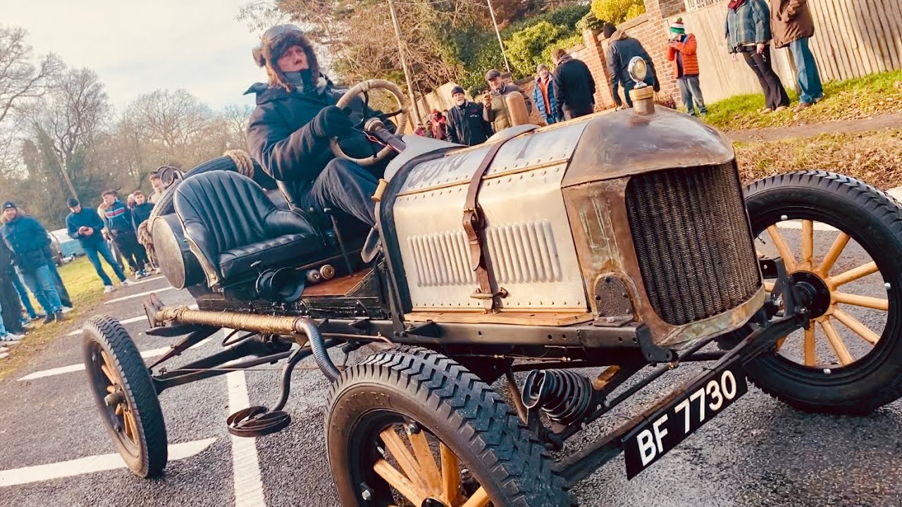 THE PHOENIX INN brings BRITISH Vintage Automobiles & AMERICAN Classic Cars Together on NEW YEARS DAY