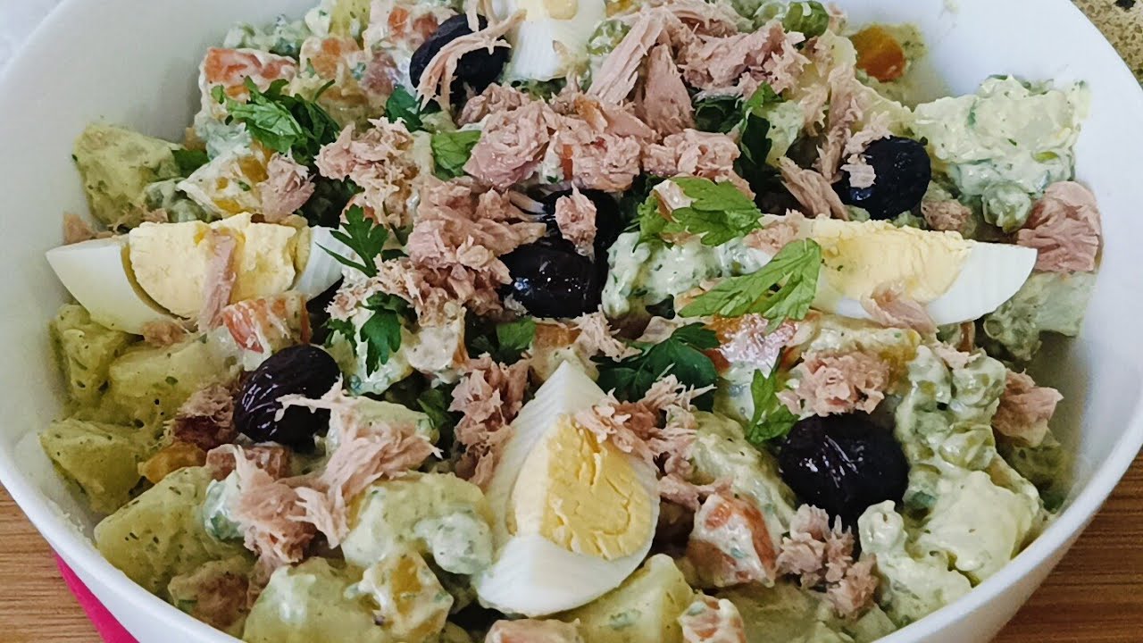سلطة صحية 🥗مع طريقة تحضير صوص صحي٪ بيعطيها نكهة ولا أروع 😋🥗🧀 Salade  healthy