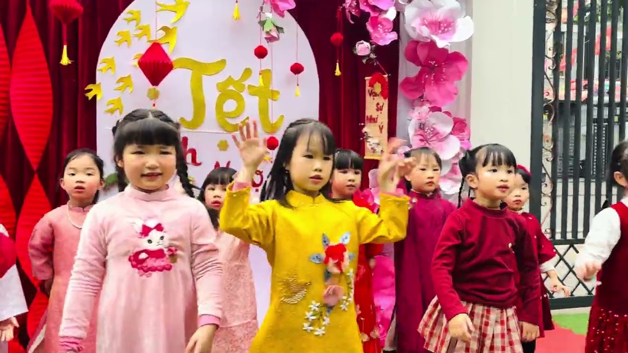 Bé đón Tết sang - CLb Nghệ thuật Olympia