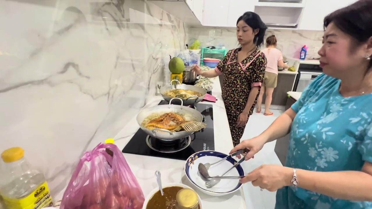 Gia đình  sum vầy ngày Tết mùng 3-3-2026