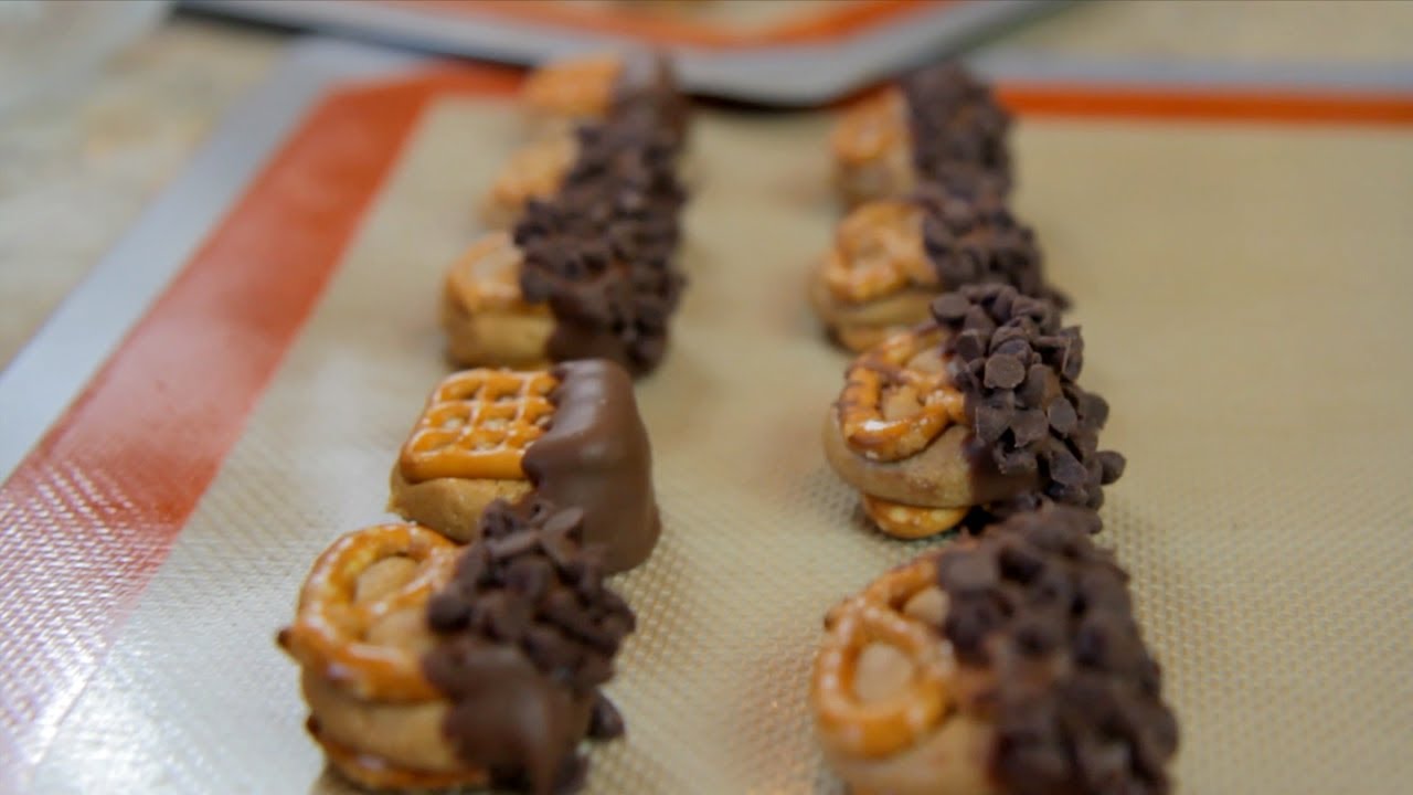 How to Make Chocolate Covered Peanut Butter Pretzels - Let's Cook with ModernMom
