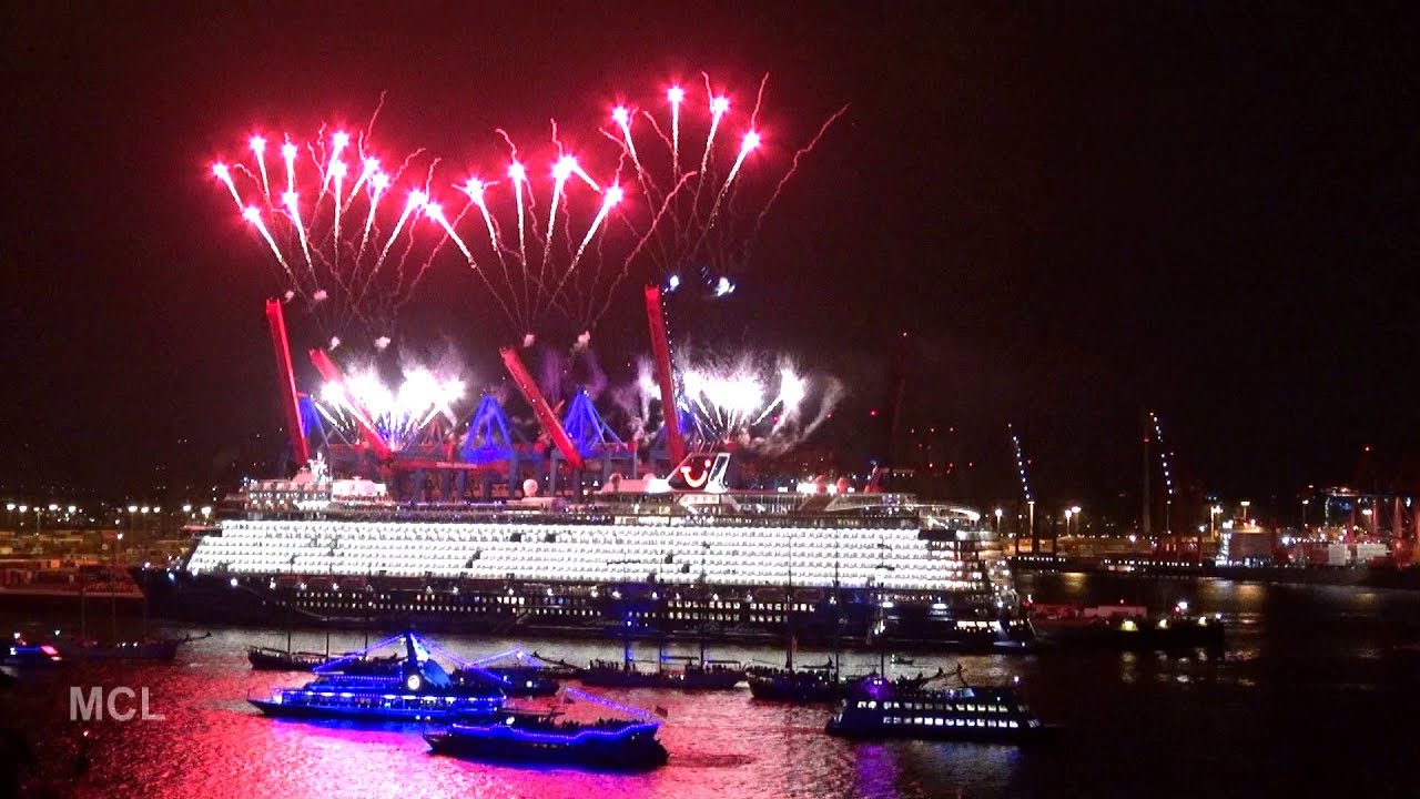 Mein Schiff 1  Taufe  / Feuerwerk / 829. Hafengeburtstag Hamburg 2018