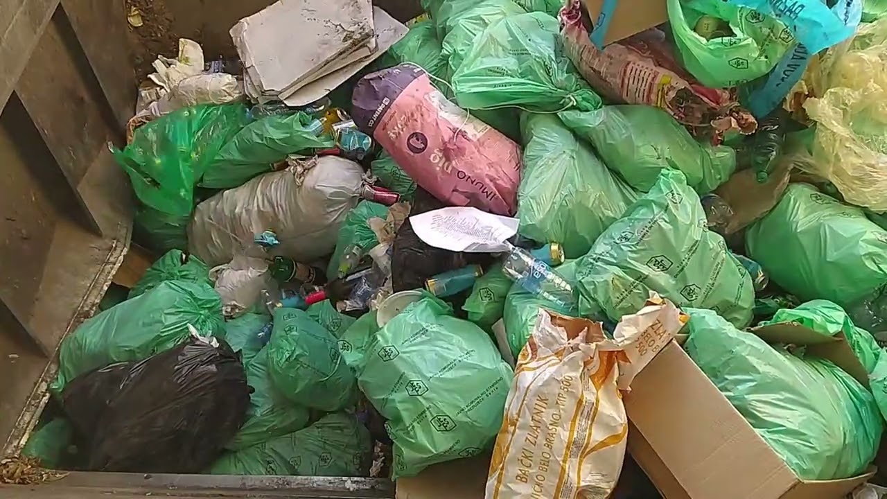 Transfer station  - Waste compaction - Very mixed waste - Original sound Boxes, bags, etc. 2025