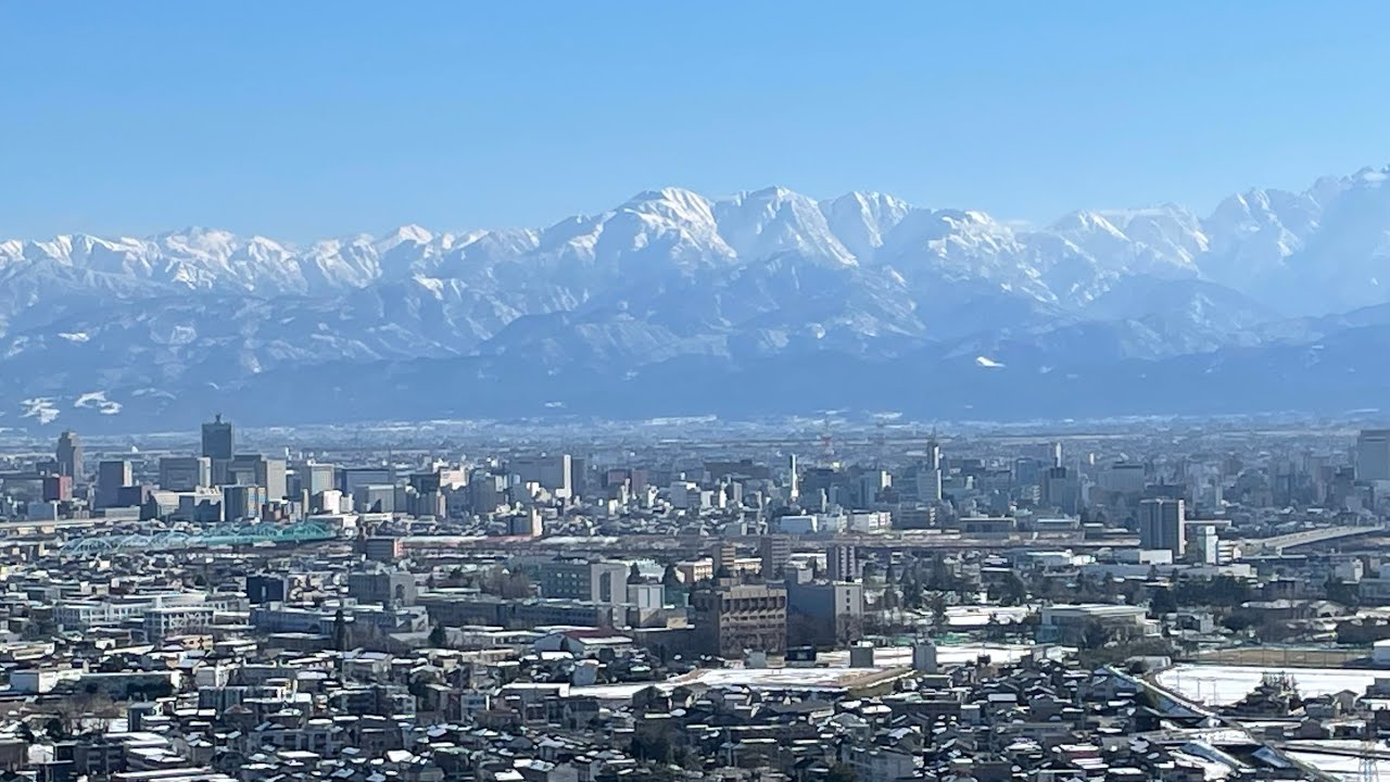 呉羽山から見る冬の立山連峰と富山の街並は最高に美しい