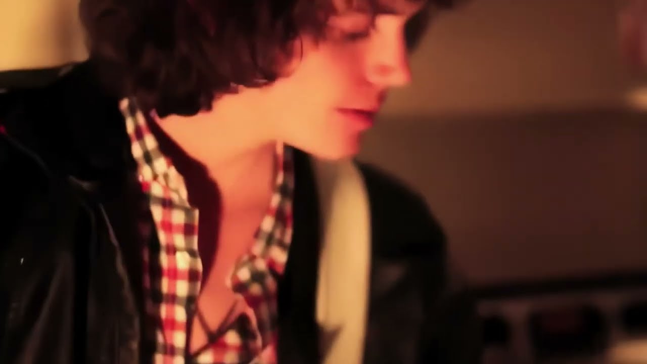 Catfish and the Bottlemen - Trippin' (Music Video)