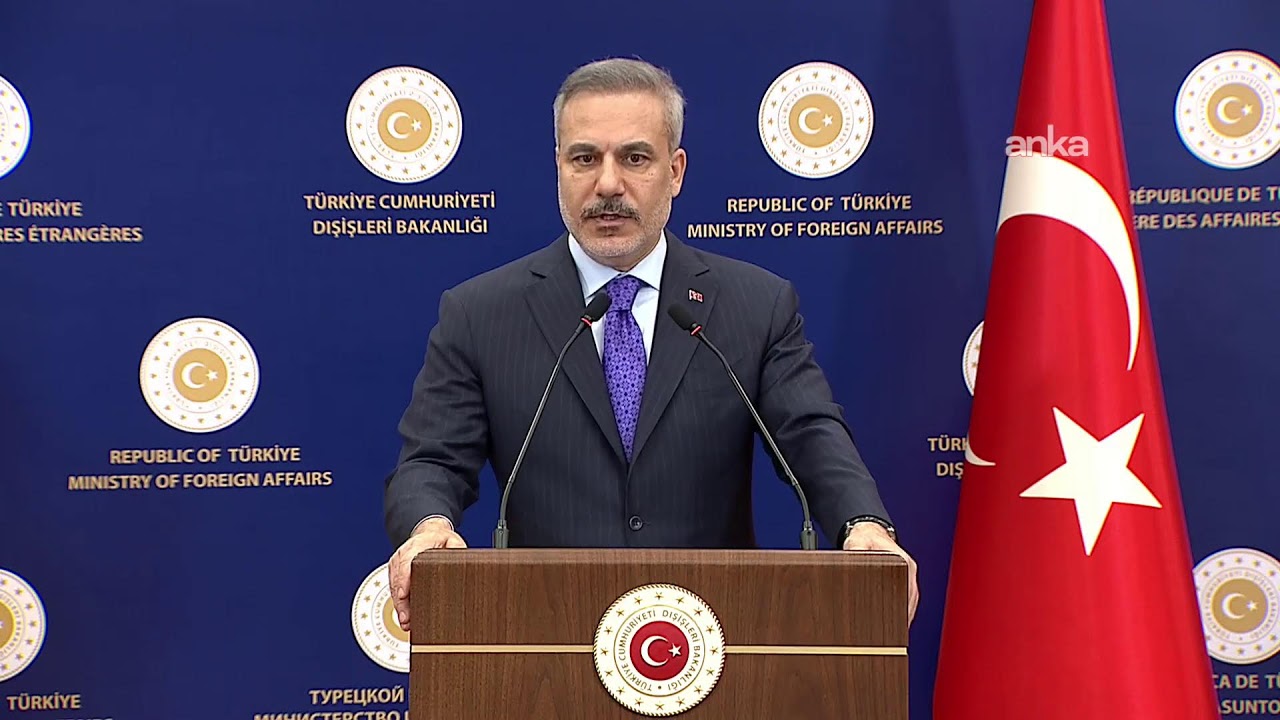 Dışişleri Bakanı Hakan Fidan, Kanada Dışişleri Bakanı Anita Anand ile açıklama yapıyor