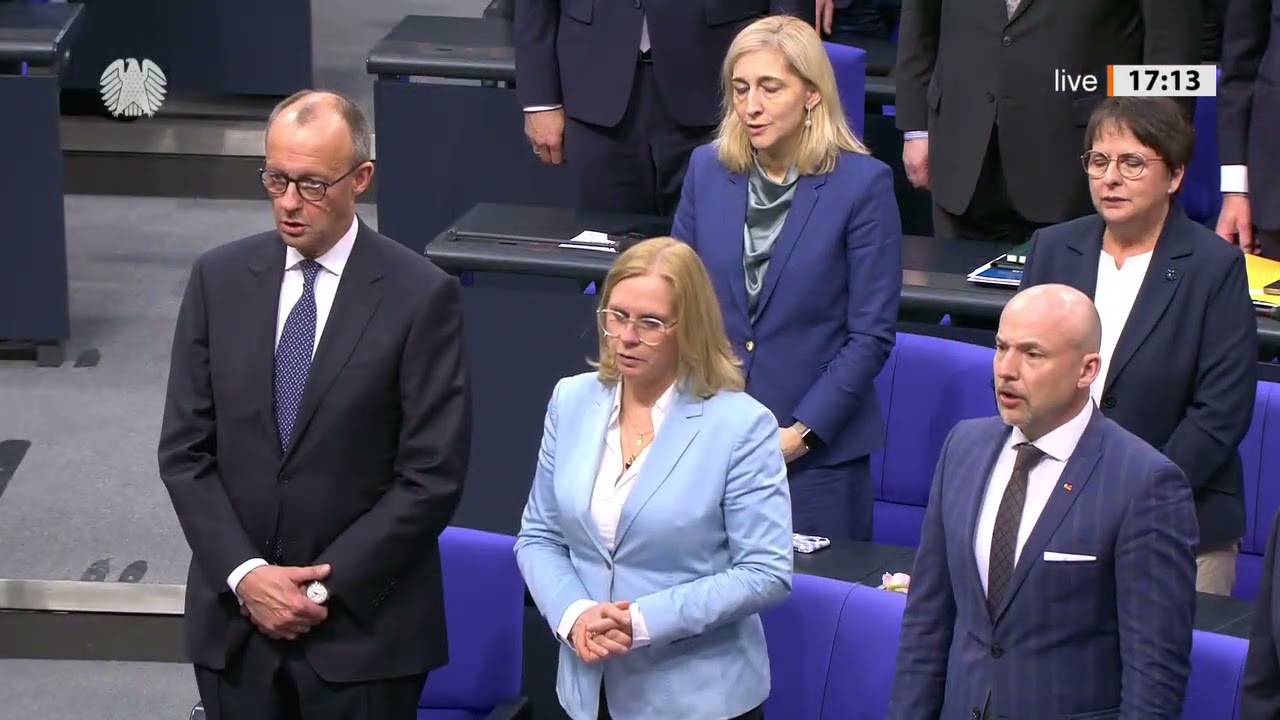 Nationalhymne  im Bundestag – AfD sorgt für Gänsehaut!