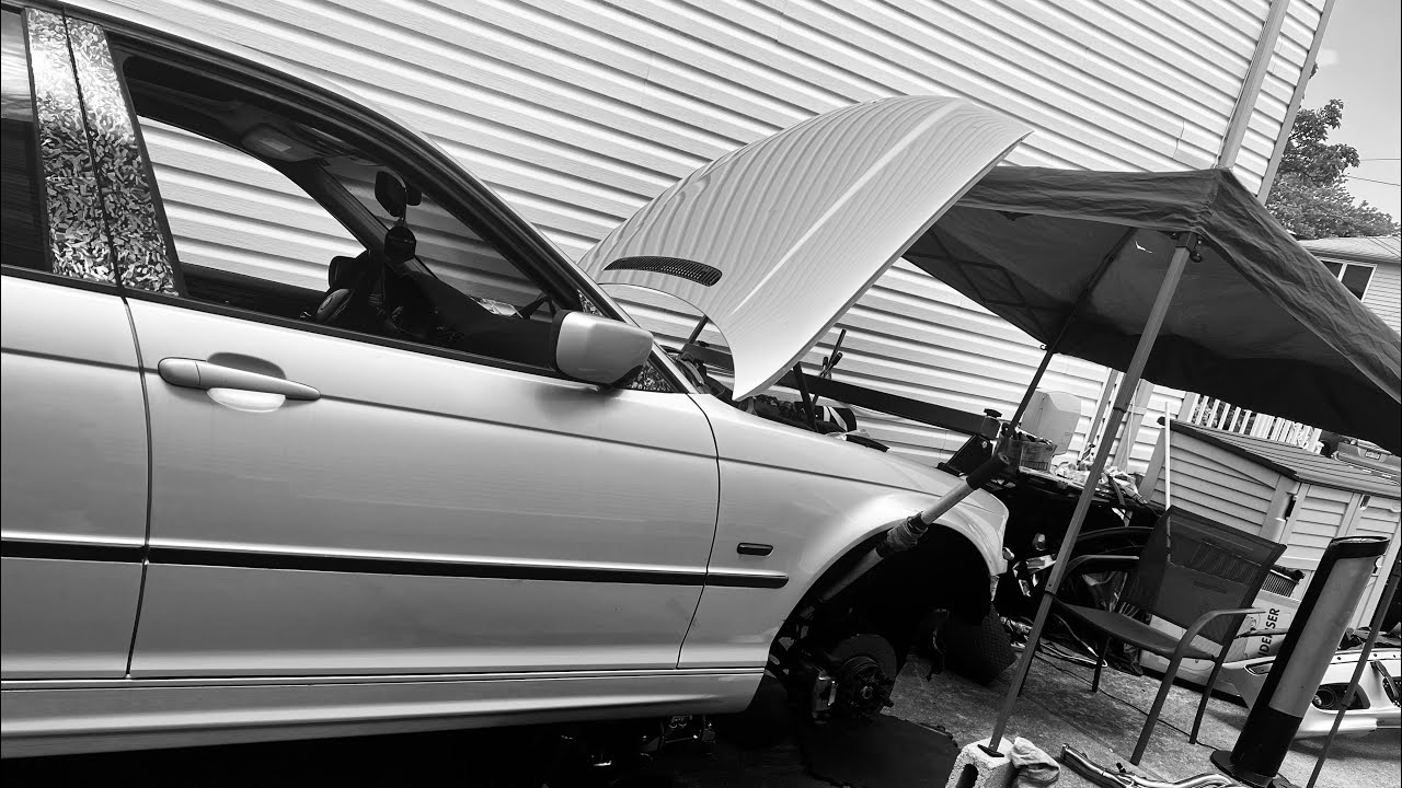 HOW WE BUILTT A CUSTOM BMW E46 SEDAN IN FOUR MINUTES. 