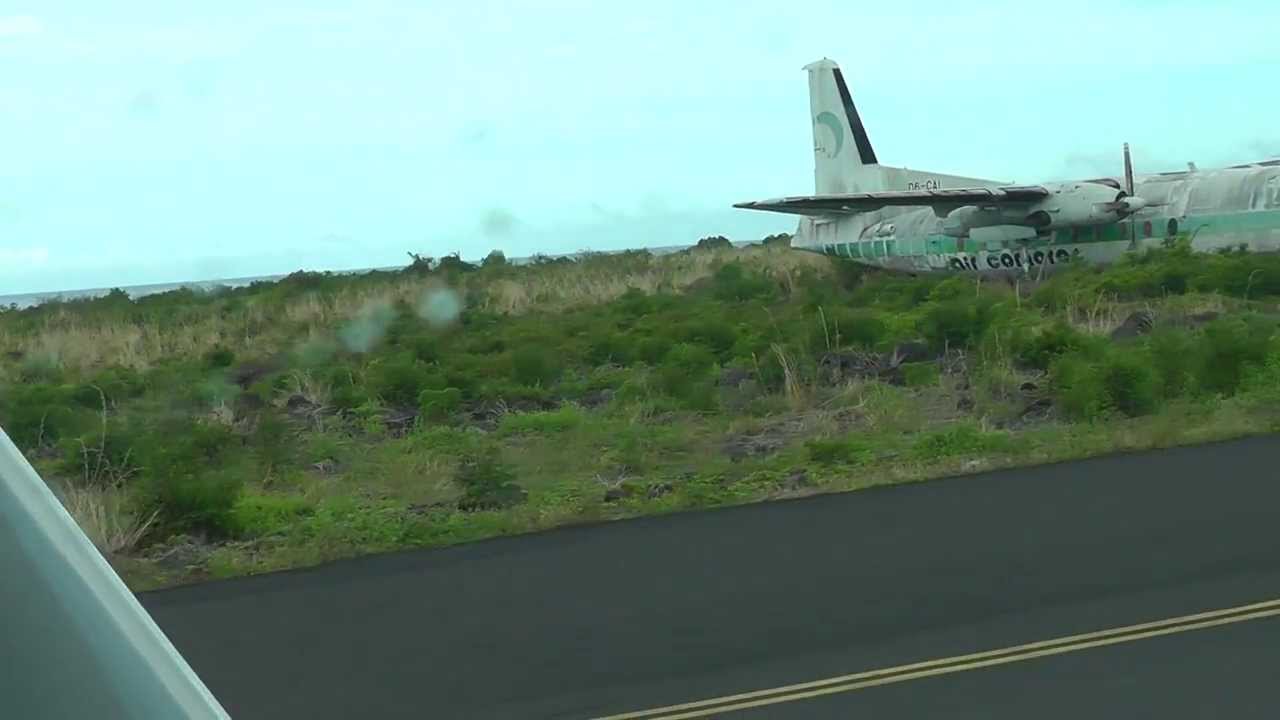 Flight Anjouan - Moroni : landing