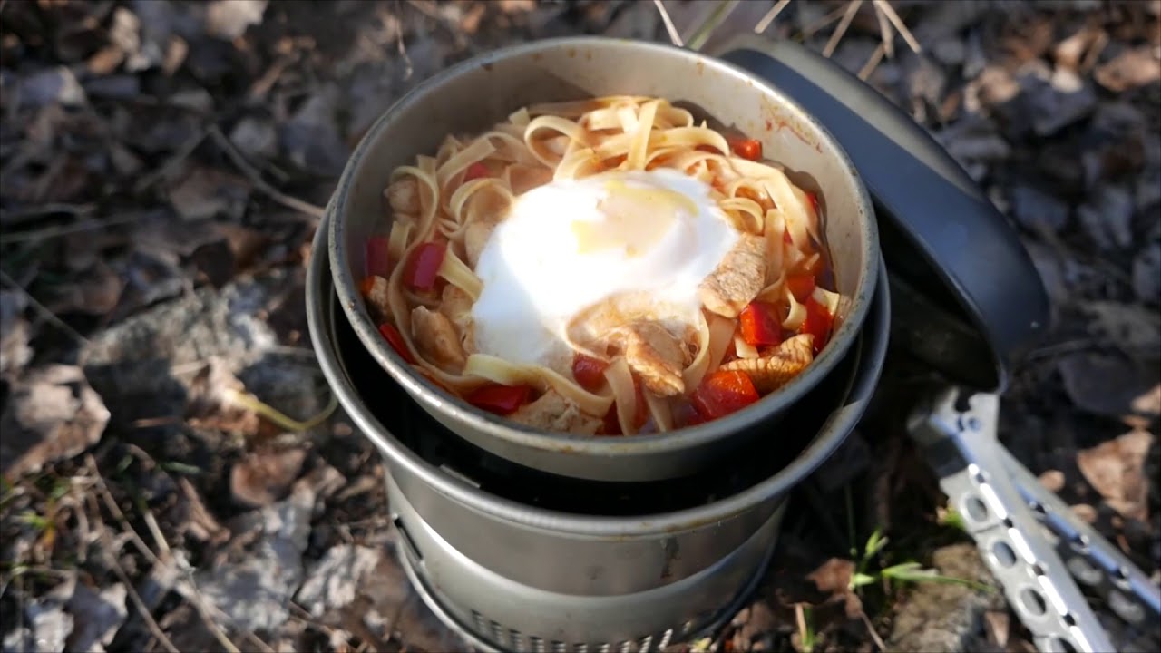 Nudelgericht auf dem Trangia Sturmkocher