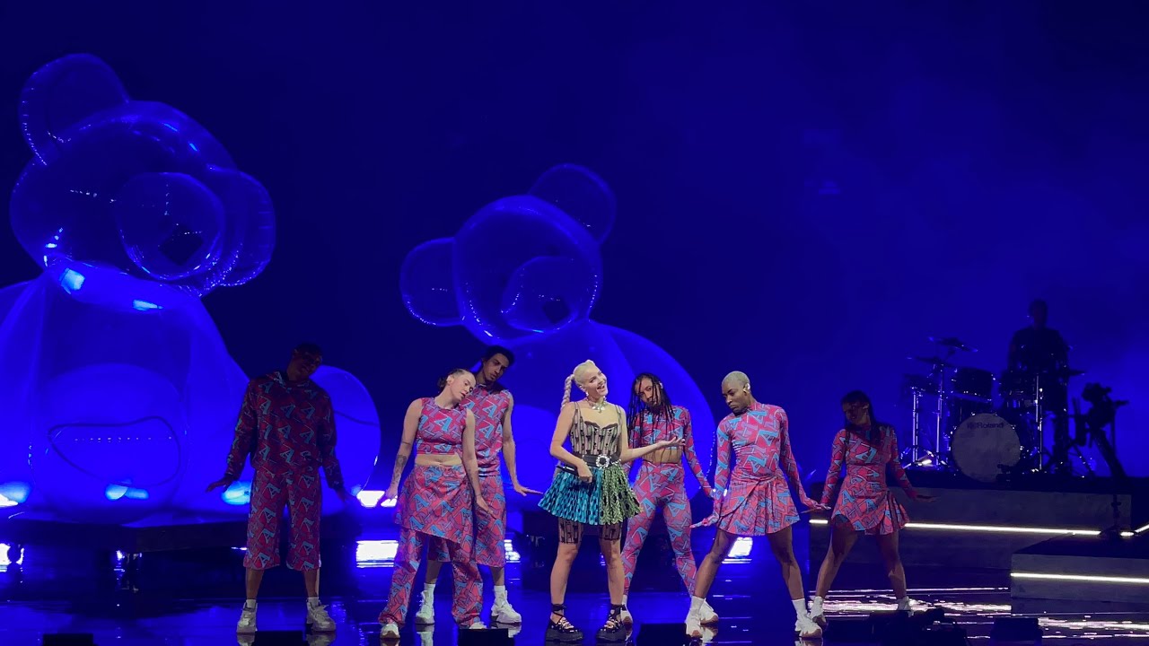 Anne Marie - FRIENDS Live @ First Direct Arena Leeds Dysfunctional Tour